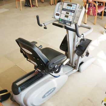 高齢者運動器向上トレーニングマシン完備